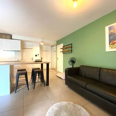 Astoria - Parking, Velos, Jardin Et Terrasse Apartamento