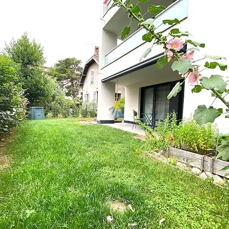 Astoria - Parking, Velos, Jardin Et Terrasse Apartamento