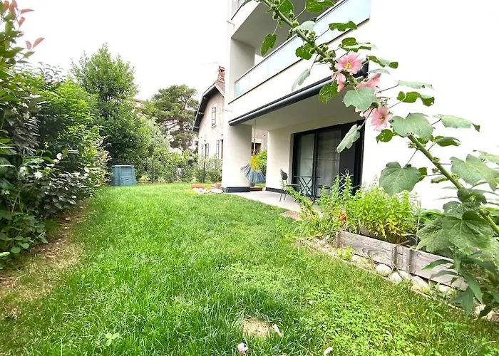 Astoria - Parking, Velos, Jardin Et Terrasse شقة